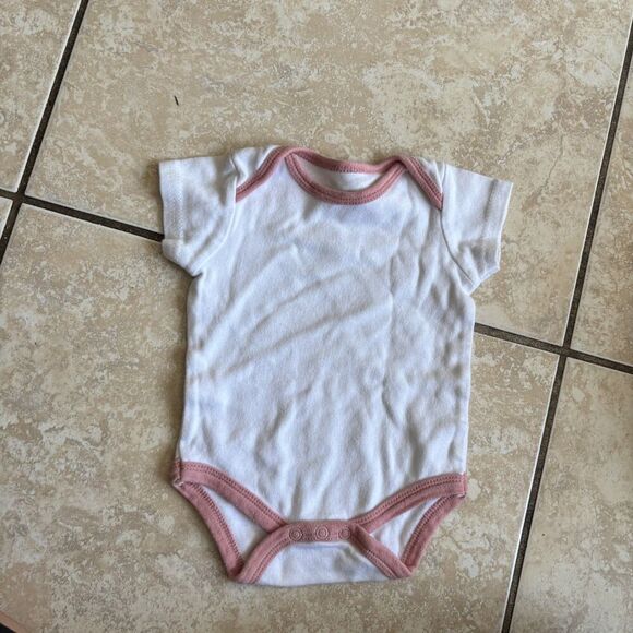 459. Chick Pea bodysuit size 3-6 months - Picture 1 of 2